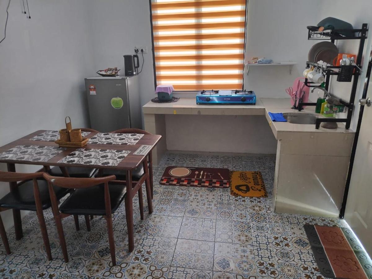 Homestay Embah Ros & Embah Lek Hutan Melintang Kültér fotó